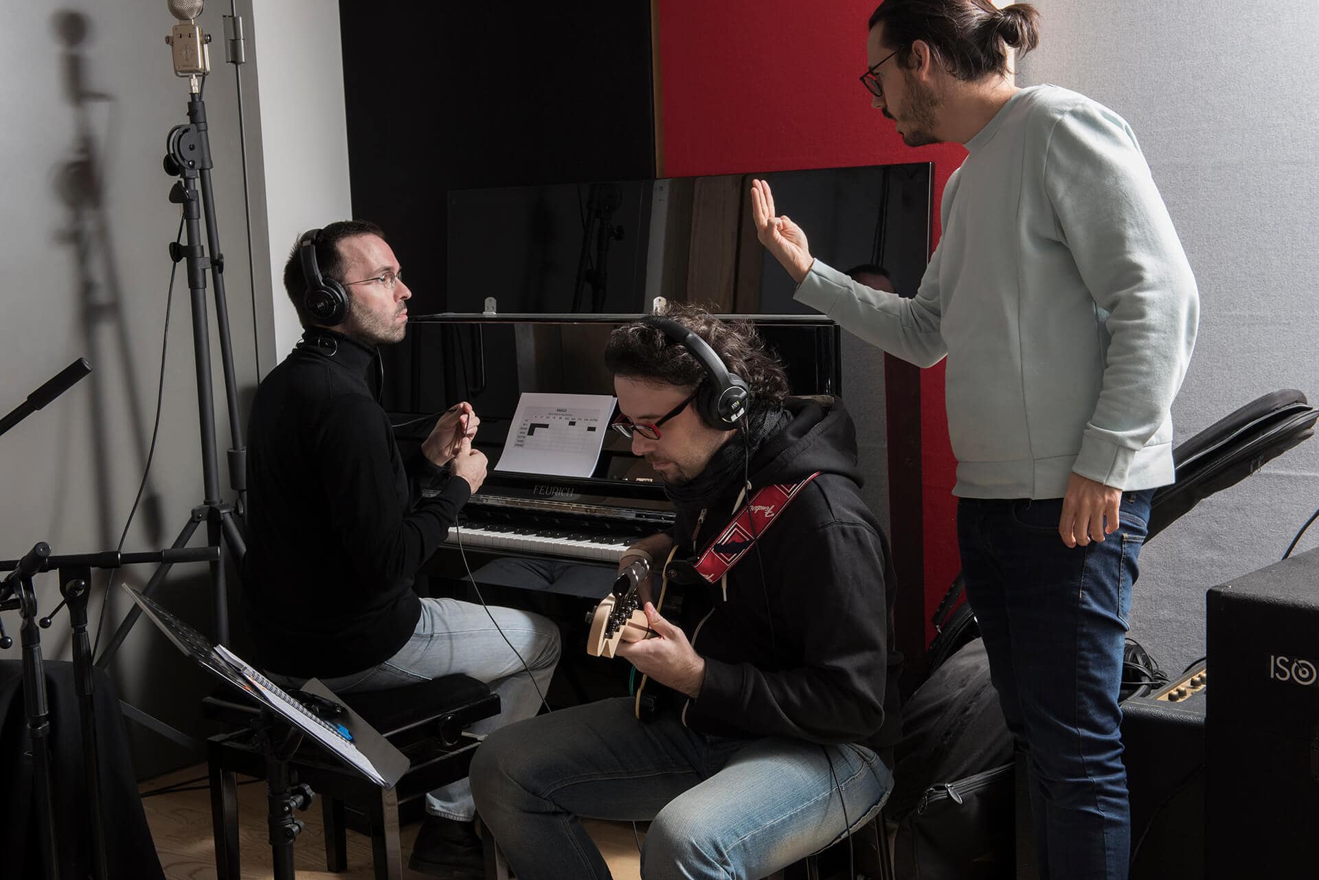 students-in-live-room